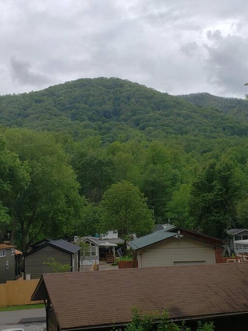 J.Creek Retreat, Creekside Townhouse +1 Car Garage Villa Maggie Valley Exterior foto